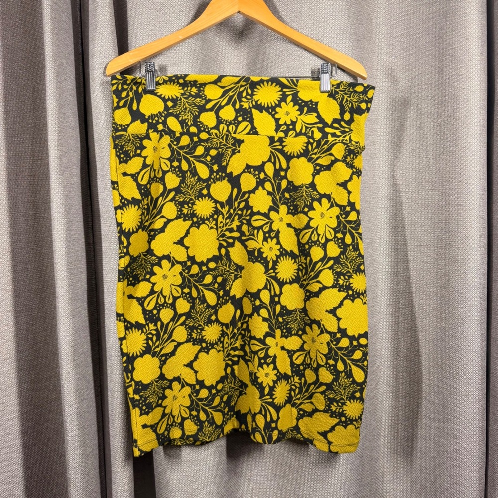 LuLaRoe Cassie Pencil‎ Skirt 2XL Yellow Black Floral Textured Stretch Bodycon